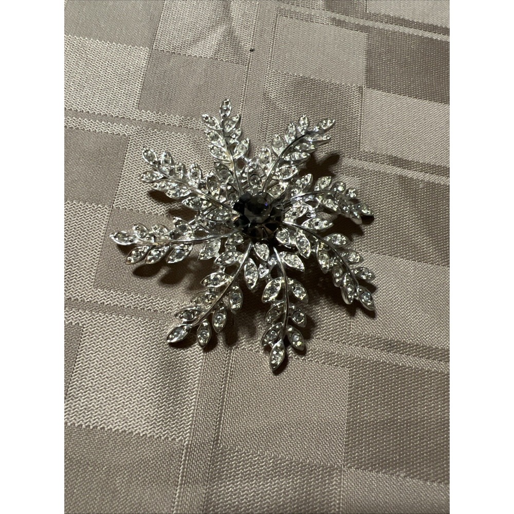 Sarah Coventry Evening Snowflake Large Smokey Rhinestone Brooch Pin 812 VTG - Picture 1 of 11